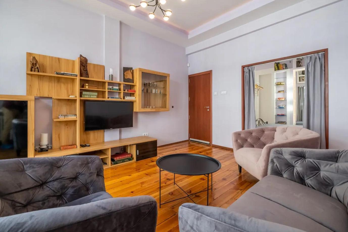 Charming 2Bdr Apartment In Historic Center With Parking Sofya Dış mekan fotoğraf